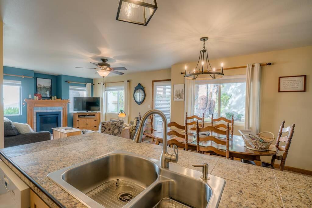 Das Bavarian Condo, 5 Star Ground Floor Unit, Walk To Town, Sleeps 6 Левенуэрт Экстерьер фото